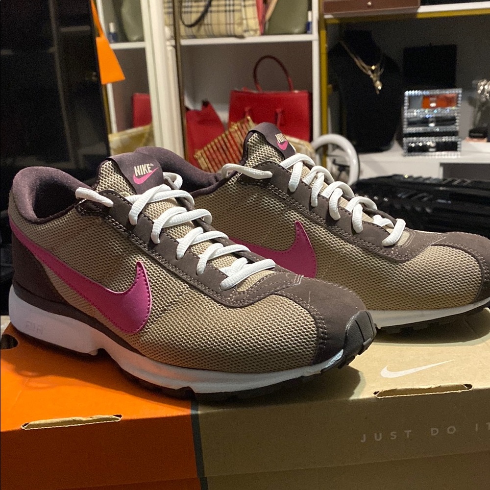 Nike Women's Brown and Pink Sneakers